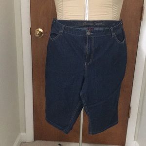 3/$20 Avenue jean walking shorts 24W